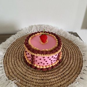 Faux Vintage Cake